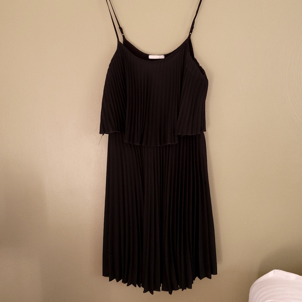 Black Just Ginger Accordion Fold Pleated Dresz